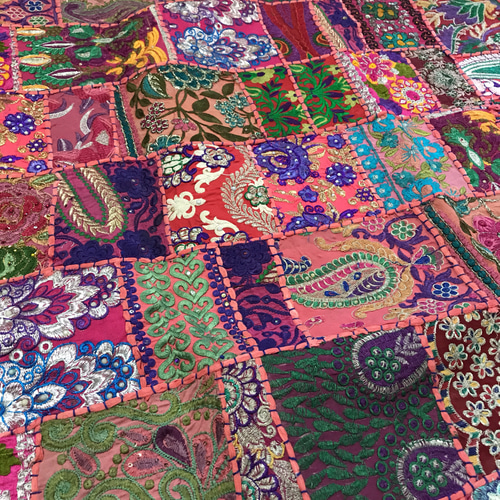 インド刺繍リボン パッチワークキルト 布 古布 ハンドメイドカバー 赤