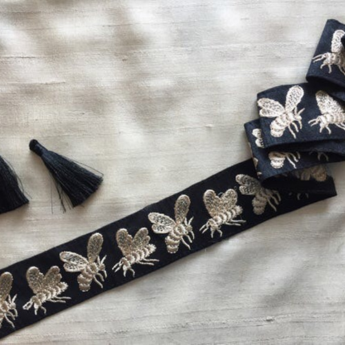 インド刺繍リボン フランスレース チロリアンテープ 黒 蜜蜂 昆虫 金色