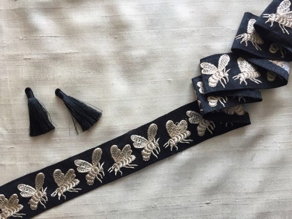 ゴールド 黒 紺 ヴィンテージ チロリアンテープ リボン ピアス