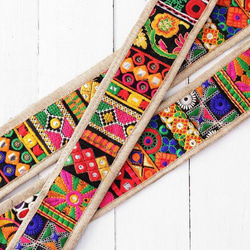 インド 刺繍リボン パッチワーク エスニック アジアン ハンドメイド 手芸パーツ カッチ刺繍 ミラーワーク 北欧 レトロ 1枚目の画像