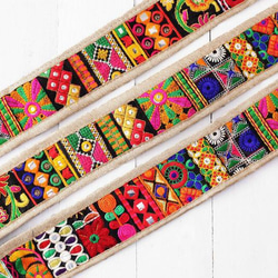 インド 刺繍リボン パッチワーク エスニック アジアン ハンドメイド 手芸パーツ カッチ刺繍 ミラーワーク 北欧 レトロ 2枚目の画像