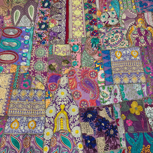 インド刺繍ラグ 敷物 カーペット ヴィンテージ ラリーキルト エスニック 紫 パッチワーク キルト アジアン 北欧 7枚目の画像