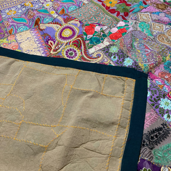 インド刺繍ラグ 敷物 カーペット ヴィンテージ ラリーキルト エスニック 紫 パッチワーク キルト アジアン 北欧 10枚目の画像