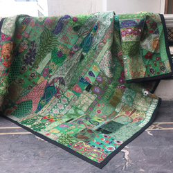 インド刺繍カバー 敷物 ラグ ヴィンテージ アジアン 緑 黄緑 ハンドメイド パッチワーク キルト エスニック レトロ 2枚目の画像