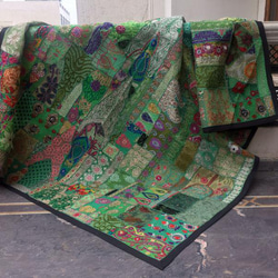 インド刺繍カバー 敷物 ラグ ヴィンテージ アジアン 緑 黄緑 ハンドメイド パッチワーク キルト エスニック レトロ 3枚目の画像