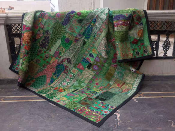 インド刺繍カバー 敷物 ラグ ヴィンテージ アジアン 緑 黄緑 ハンドメイド パッチワーク キルト エスニック レトロ 3枚目の画像