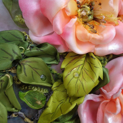 手刺繍 リボン刺繍 アート 鳥 薔薇 タペストリー壁掛け ハチドリ