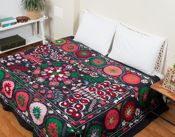 ウズベキスタン スザニ刺繍　ソファカバー　ベッドカバー ウズベキスタン 手刺繍 布 生地 スザニ シルク 刺し子 ソファー