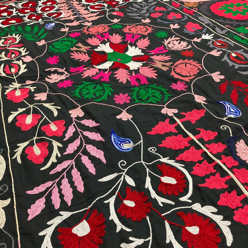 スザニ刺繍ウズベキスタン　シルク　タペストリー・ベッドカバー・マルチカバー 15%OFF】ウズベキスタン刺繍布 スザニ シルクの手刺繍スザニ