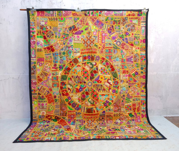 インド刺繍ラグ パッチワーク 黄色 花刺繍 ラリーキルト エスニック 