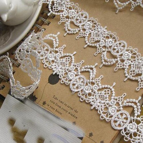 刺繍レース シャンデリア 白 結婚式 ケミカルレース フランス