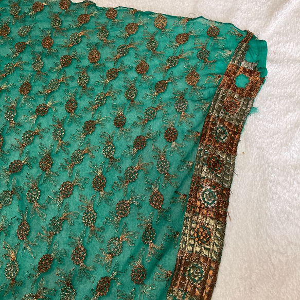 インド刺繍布 生地 緑 茶色 花刺繍 ボタニカル レース チュール ヴィンテージ 7枚目の画像