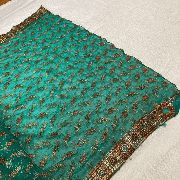 インド刺繍布 生地 緑 茶色 花刺繍 ボタニカル レース チュール ヴィンテージ 8枚目の画像