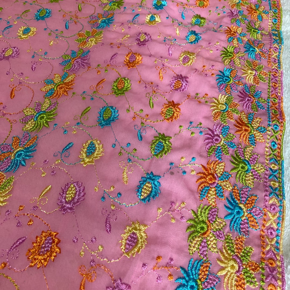 インド刺繍布 ドゥパタ ピンク 花レース ボタニカル アジアン エスニック 生地 5枚目の画像
