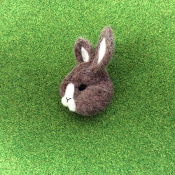 ウサギさんのブローチ2(ブラウン)【受注製作】 2枚目の画像