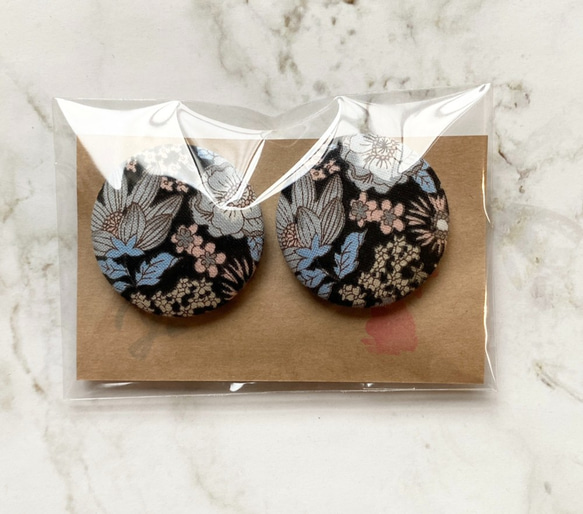 【花柄】くるみボタンのヘアゴム 2個セット　黒G21-10 3枚目の画像