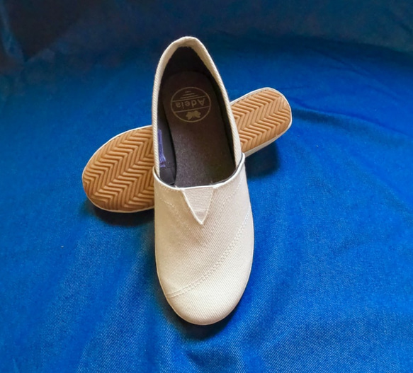 Adeia舒適 簡單 輕鬆 穿好鞋  休閒鞋  懶人鞋  奶油白 第2張的照片