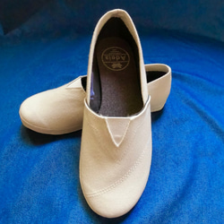 Adeia舒適 簡單 輕鬆 穿好鞋  休閒鞋  懶人鞋  奶油白 第4張的照片
