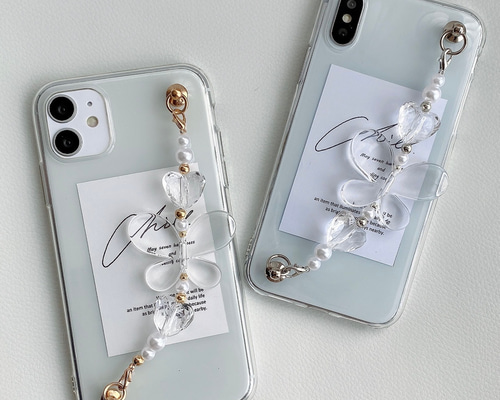 ✳︎iPhone15シリーズ対応✳︎ 大きな蝶々とハートのスマホチェーン