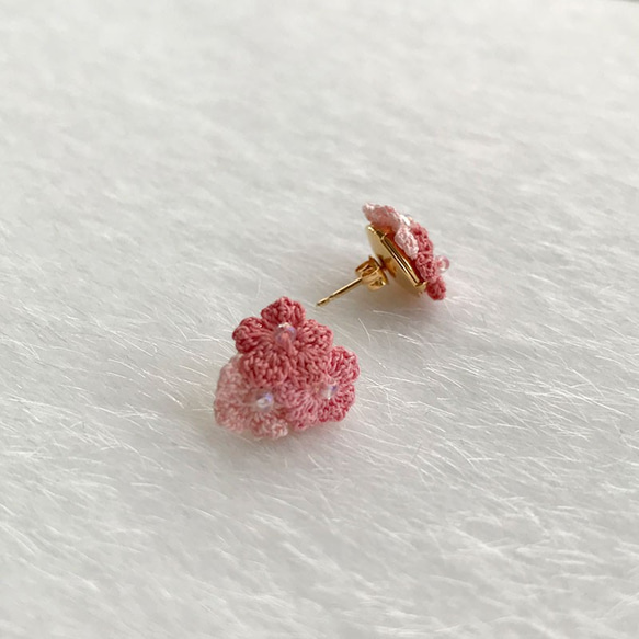 小さなお花のピアス《ピンク》 3枚目の画像