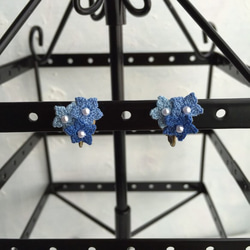 ちいさなお花のイヤリング(ブルー) 3枚目の画像