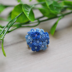 小さな花束ブローチ✳︎青い紫陽花✳︎ 1枚目の画像