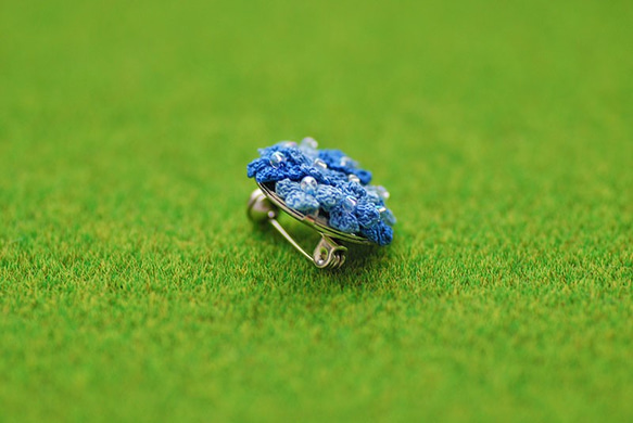 小さな花束ブローチ✳︎青い紫陽花✳︎ 4枚目の画像