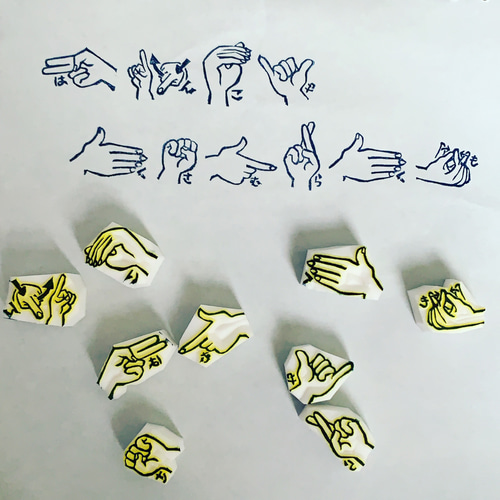 消しゴムはんこ 指文字 消しゴムはんこ】指文字はんこを彫る【手話】 - YouTube