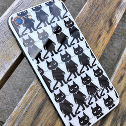 黒猫ぷーちゃんがいっぱい居る強化ガラス製iphoneケース　 1枚目の画像