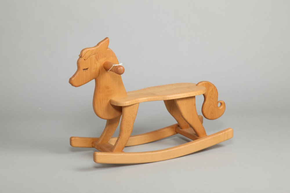 家具職人手作りクルミの木馬