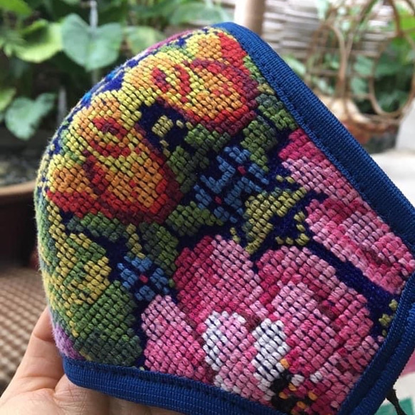 マヤのマスク　刺繍　グアテマラのウイピル素材　民族織物 1枚目の画像