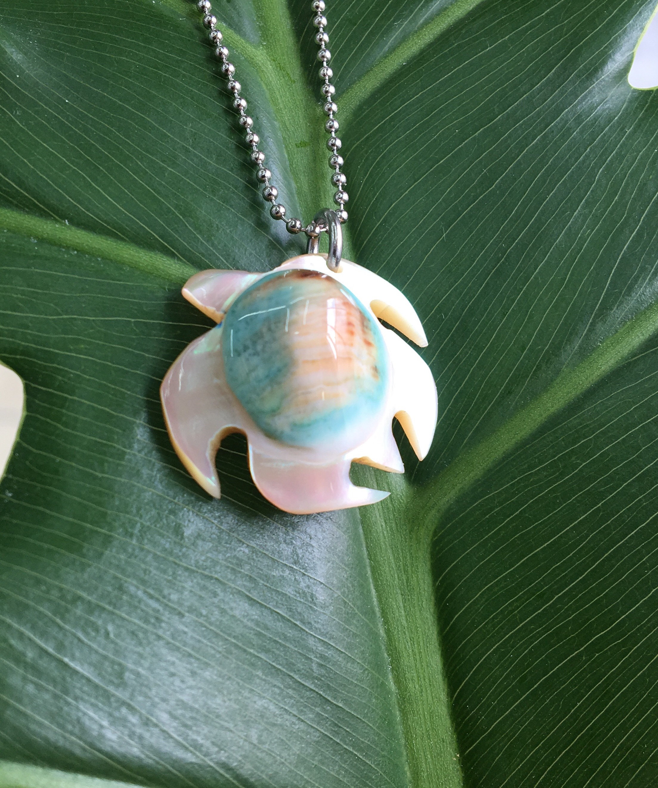 夜光貝　(チャルリズさま。専用)　5点セットペンダント。 夜光貝 (チャルリズさま。専用) 5点セットペンダント。 夜光貝