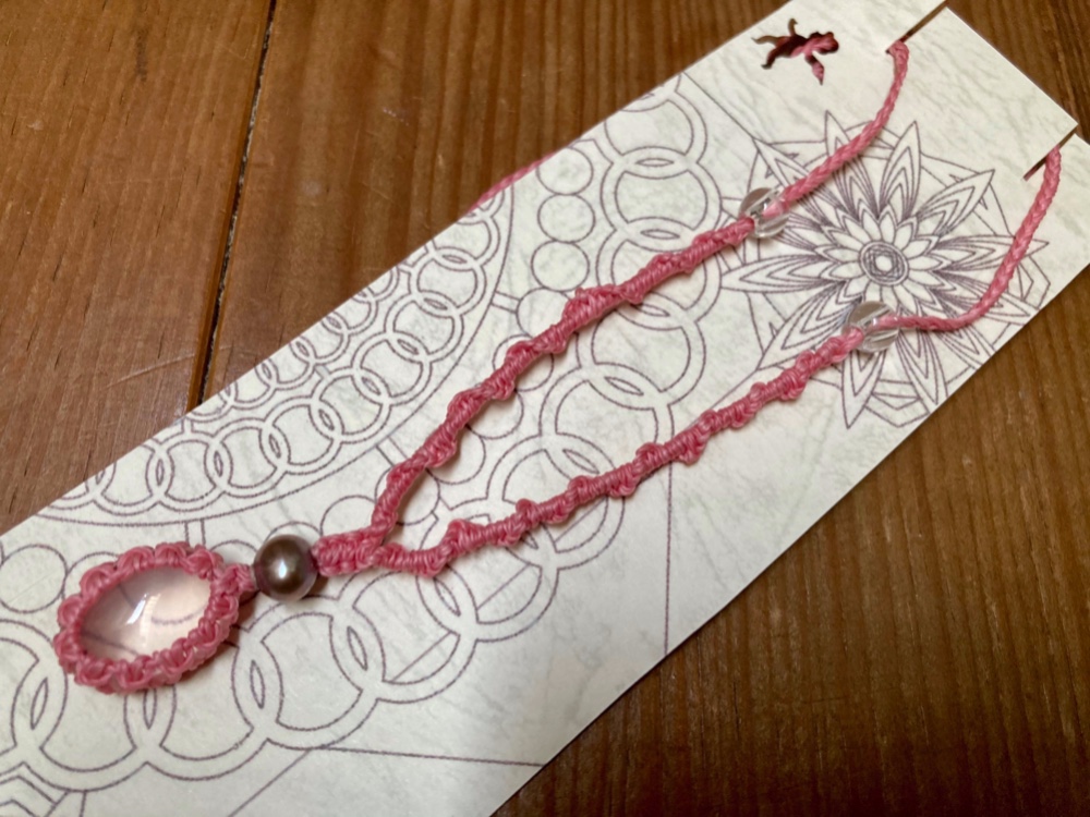 ローズクオーツ：マクラメ編みネックレス①　小ぶり　ピンク