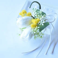 チューリップとミモザのコサージュ 4枚目の画像