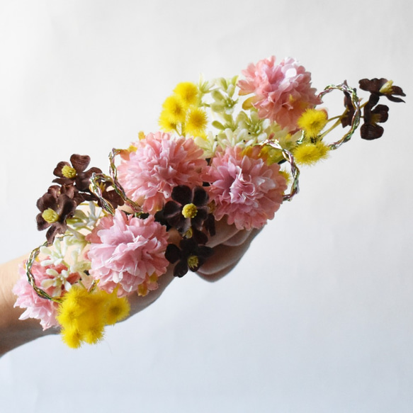 ピンク菊とミモザの髪飾り　水引 3枚目の画像