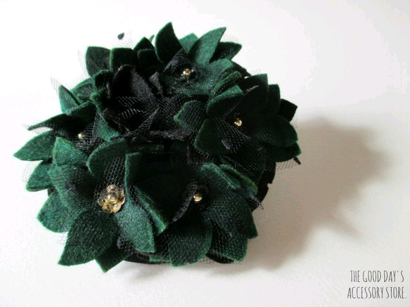 お花のヘッドアクセサリー(green×black) 2枚目の画像