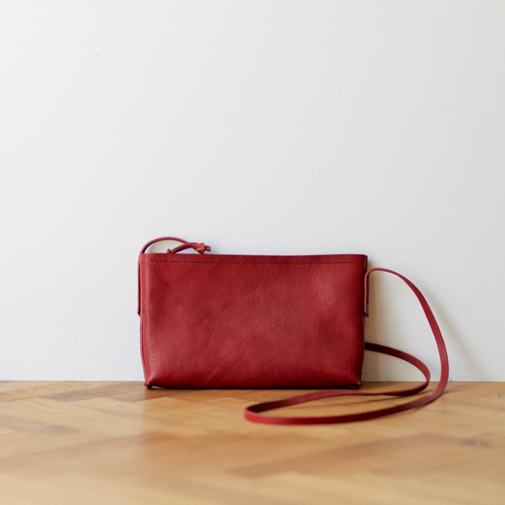 【受注製作】一枚牛革のマチ付きファスナーサコッシュ・レッド