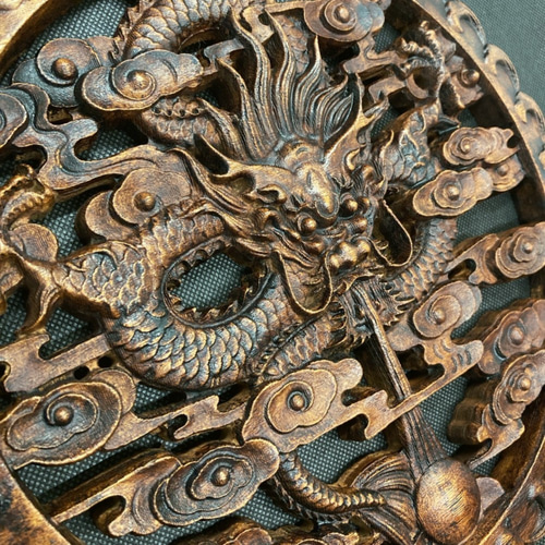 天然木　古いマガジンラック　刀痕　透かし彫　亀甲模様　菊花浮彫り　アンティーク 盤竜雲海 （五爪龍） 参次元彫刻『極』 （アンティーク調