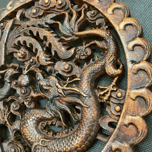 中国古美術・漆器箱付珍品古蔵珍しい高浮彫り龍・鼈甲コオロギ缶案頭・置物・文房具 べっ甲珊瑚錦鯉彫り装飾付き満月流水螺鈿金蒔絵かんざし2023