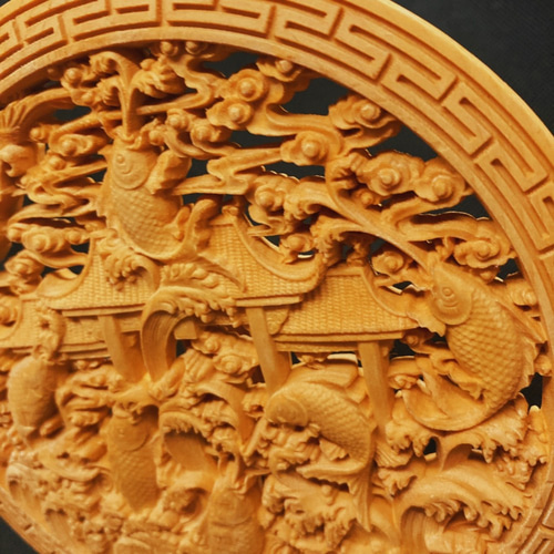 鯉登竜門 14.5cm（鯉・登竜門・滝のぼり)・台座付き 参次元両面彫刻