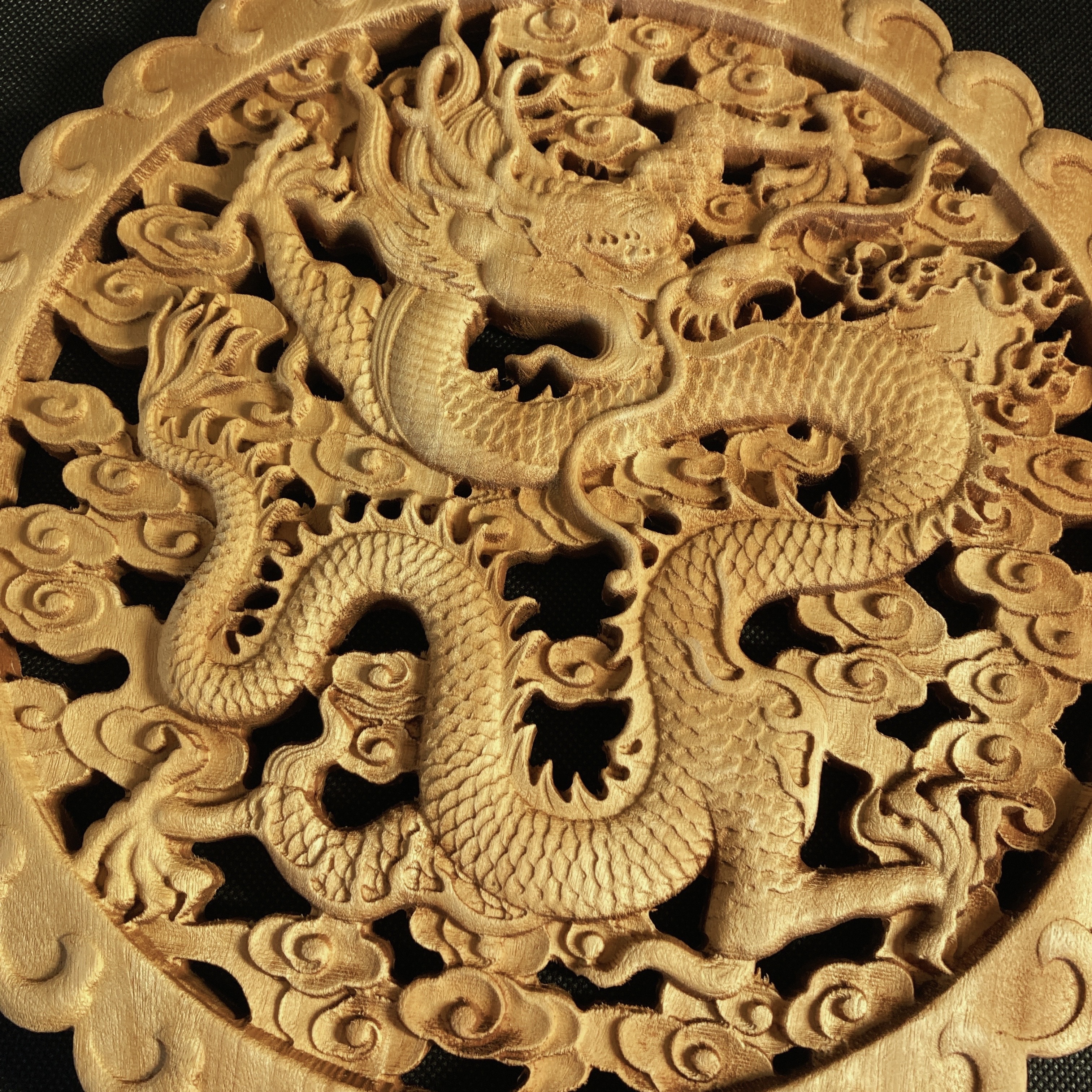 盤竜雲海 26.5cm（波縁 五爪龍)参次元彫刻『雅』 透かし彫 楠彫刻