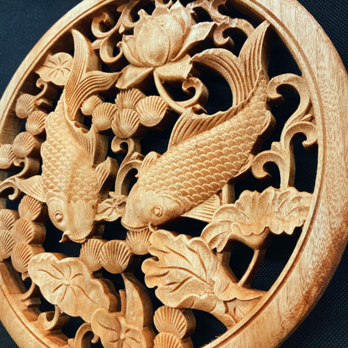 鯉が導く成功の奇跡』双魚戯蓮 26.5cm（鯉・蓮・水草) 参次元彫刻『雅