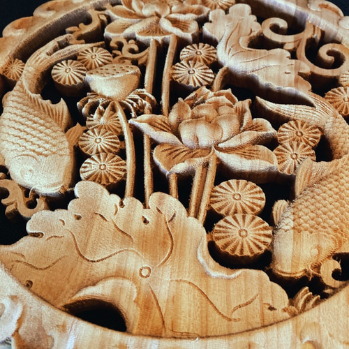 鯉が導く成功の奇跡』双魚戯蓮2 26.5cm（鯉・蓮・水草) 参次元彫刻