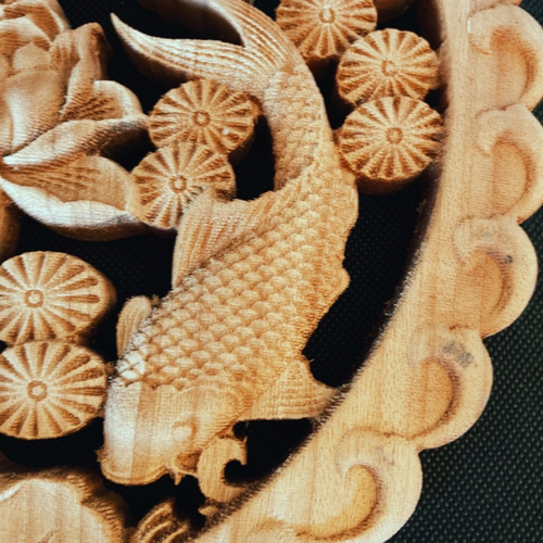 鯉が導く成功の奇跡』双魚戯蓮2 26.5cm（鯉・蓮・水草) 参次元彫刻