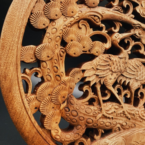 松鶴延年 26.5cm（鶴・松） 参次元彫刻『雅』 透かし彫 楠彫刻