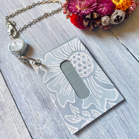 新春限定セット! リールキーが便利なシンプルパスケース（Marigold ウィリアムモリス） 2枚目の画像