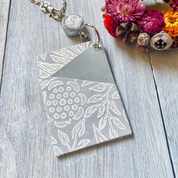 新春限定セット! リールキーが便利なシンプルパスケース（Marigold ウィリアムモリス） 4枚目の画像