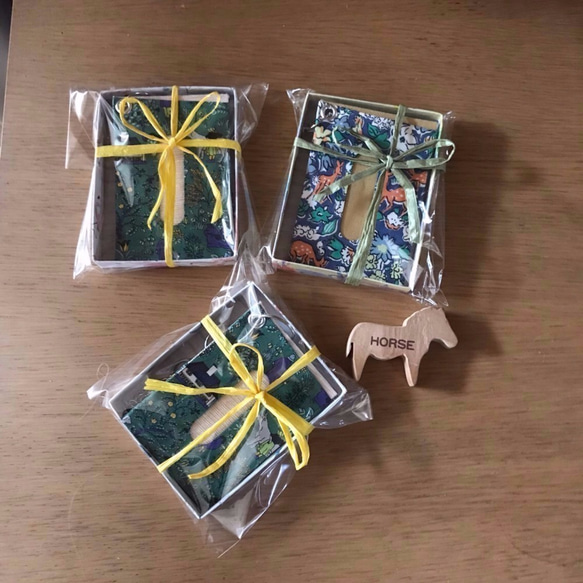 新春限定セット! リールキーが便利なシンプルパスケース（Marigold ウィリアムモリス） 8枚目の画像