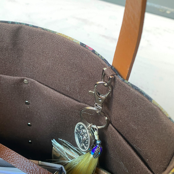 ［特集掲載］シンプルトートバッグ　(ストロベリーシーフ ウィリアムモリス）鳥柄　A4 4枚目の画像