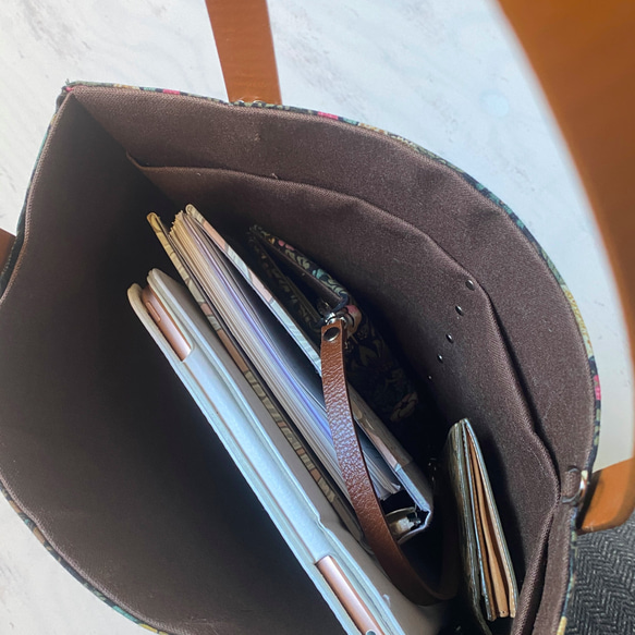 ［特集掲載］シンプルトートバッグ　(ストロベリーシーフ ウィリアムモリス）鳥柄　A4 5枚目の画像